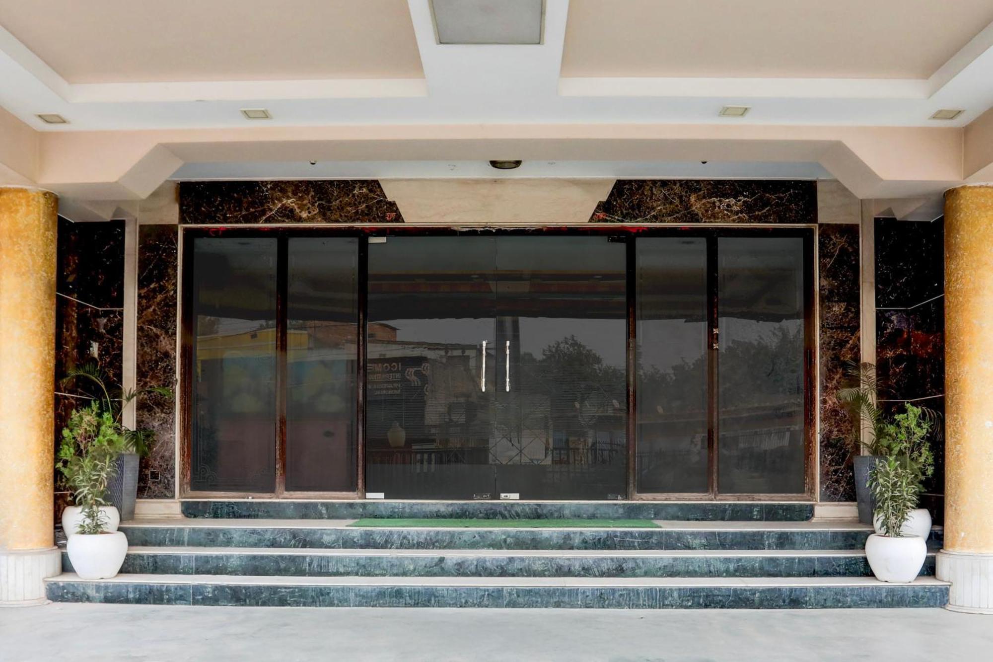 Super Townhouse Padav Square Gwalior Formerly Hotel Shelter Eksteriør bilde
