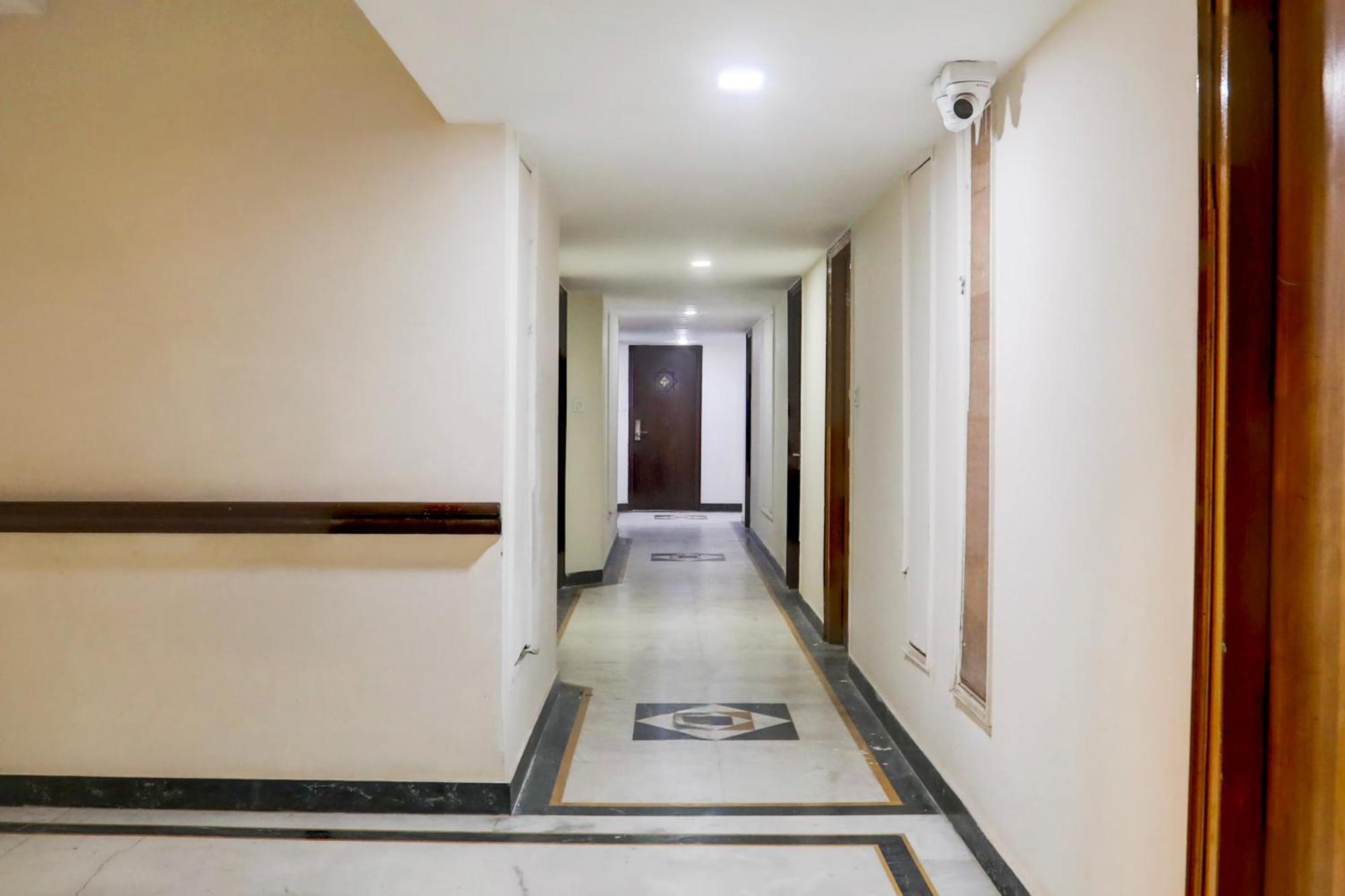Super Townhouse Padav Square Gwalior Formerly Hotel Shelter Eksteriør bilde