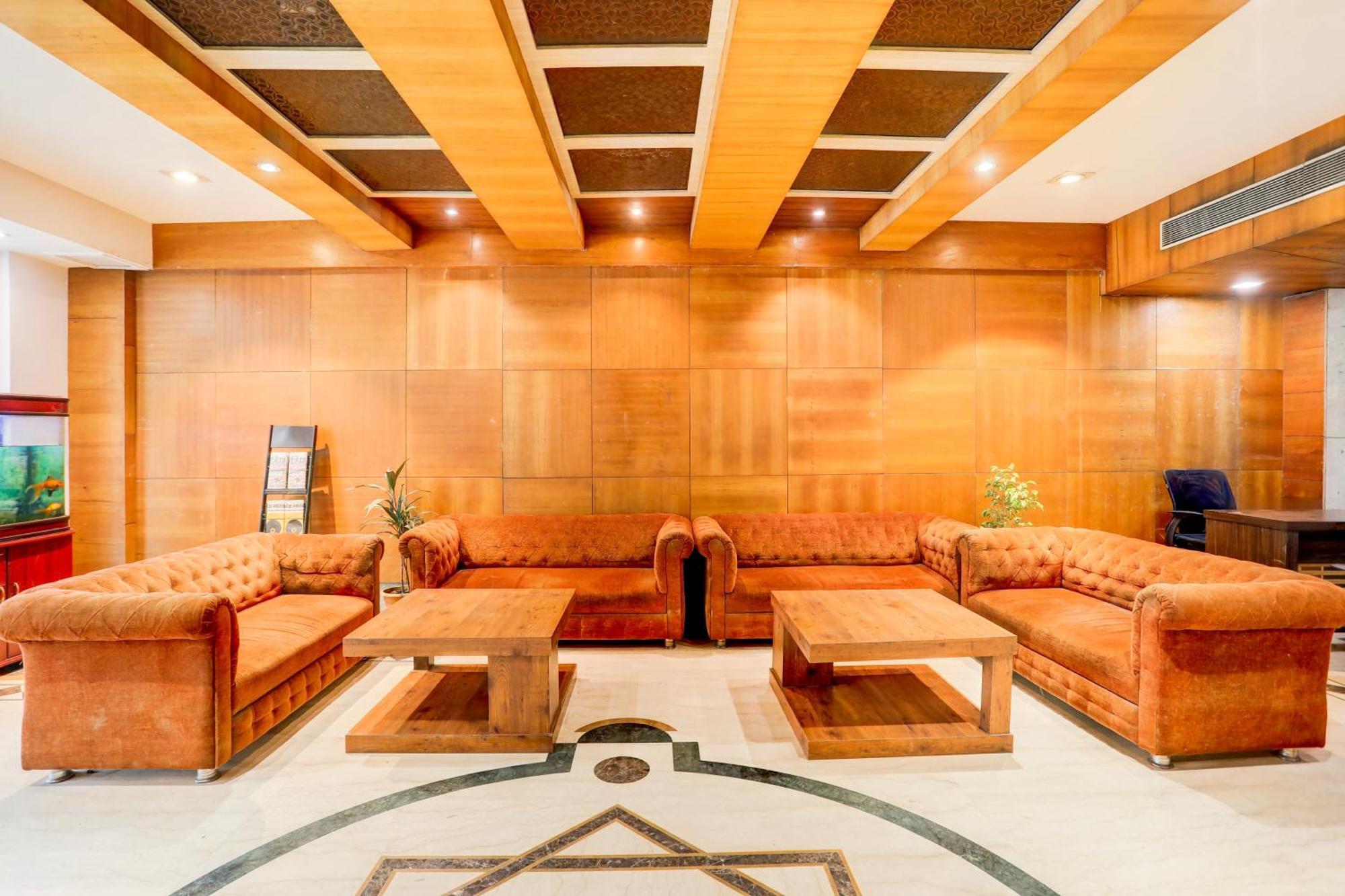 Super Townhouse Padav Square Gwalior Formerly Hotel Shelter Eksteriør bilde
