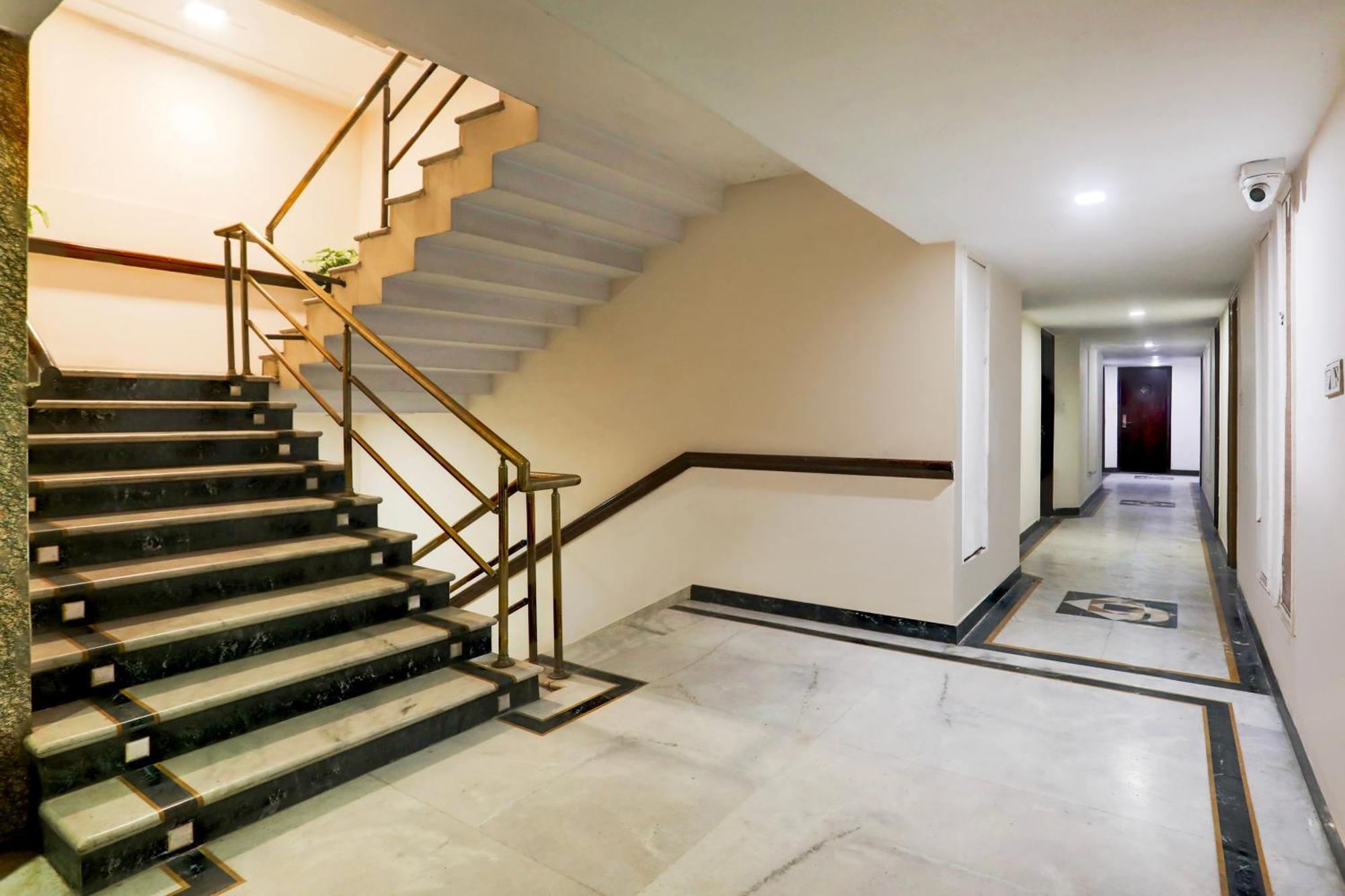 Super Townhouse Padav Square Gwalior Formerly Hotel Shelter Eksteriør bilde